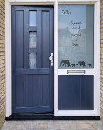 Raamfolie voordeur familie olifant, naam en huisnummer
